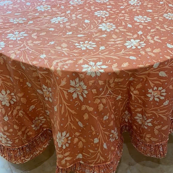 Round Table Cloth - Picture 2 of 10